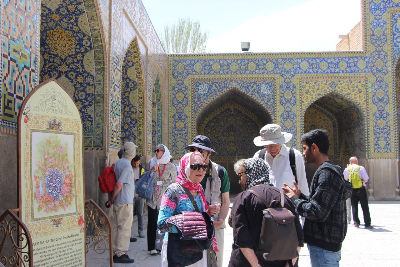 Participation des touristes étrangers à la fête de l’anniversaire de l’Imam du Temps (as) à Ispahan