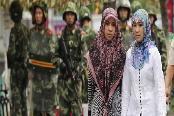चीन में मुस्लिम परिवारों के अधिकारों का उल्लंघन + क्लिप