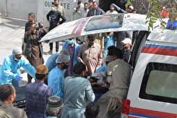 عشرات القتلى والجرحى بتفجيرين استهدفا موكباً دينياً ومسجداً في باكستان + فيديو