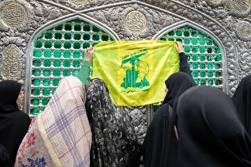 Bir qrup yaralı livanlının İmam Rza (ə) hərəmini ziyarət etməsi