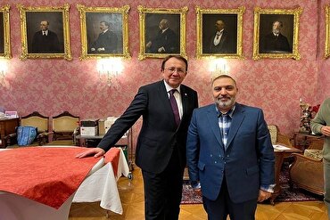 Statue des prominenten Iranologen und Übersetzers von Hafiz' Divan soll in Österreich errichtet werden