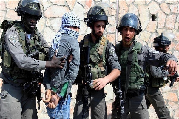 Zionist forces detain Palestinian man