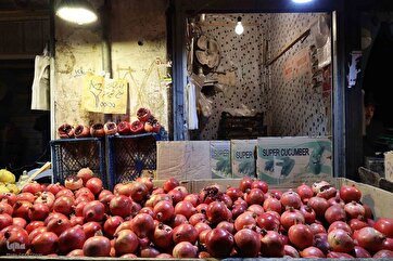 In Photos: Yalda Night Bazaar in Tabriz