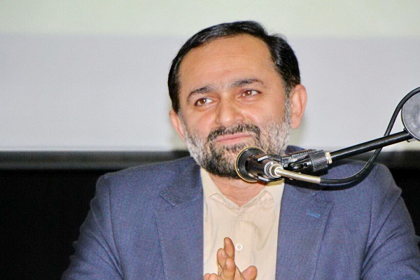 مومن حریم دارد/ انتقاد از ورود بی‌حد و مرز در فضای مجازی