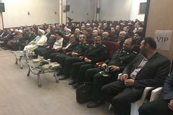 خدمت به مردم؛ بهترین مبارزه با آمریکا