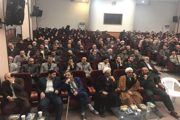 خدمت به مردم؛ بهترین مبارزه با آمریکا