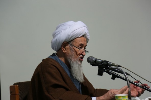 شناخت معبود به عبادت بنده می‌انجامد/ کمرنگ بودن حضور مسئولان در نماز جمعه