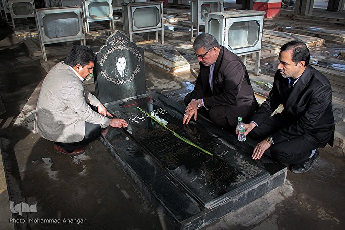 حضور کاروان قرآنی انقلاب در گلزار شهدای اهواز