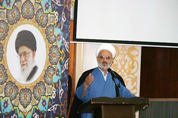 قرآن و عترت تا قیامت هدایت‌گرند