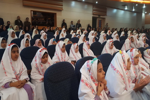 گزارش تصویری مراسم جشن عبادت دانش آموزان دختر در چمستان نور