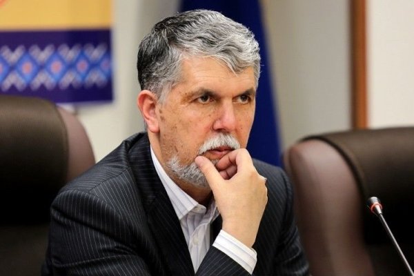 دیروز هم «صدام» را هدیه‌باران کرده بودند