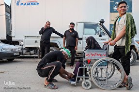 حلقه‌ای بر گردنم افکنده دوست