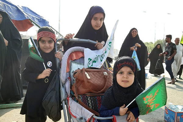 فیلم/ هم‌خوانی کودکانه در پیاده‌روی اربعین