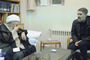 فیلم | روضه‌خوانی پویانفر در حضور آیت‌الله صافی گلپایگانی