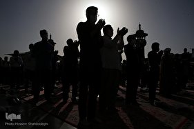 اقامه نماز عید فطر در حرم کریمه اهل بیت (س)