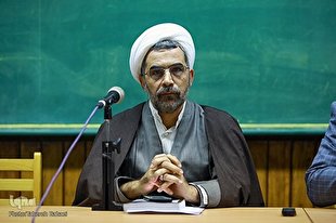 حوزه عیب‌های خود را تاریخ‌نگاری و رفع کند/ متهميم که هر چيز جديدی را تحريم كرديم