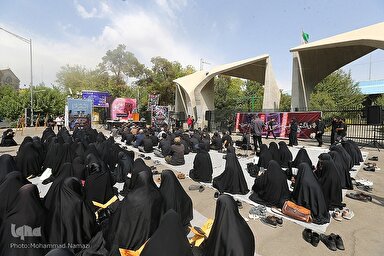 فیلم | تجمع دانشجویی تکریم قرآن مقابل دانشگاه تهران