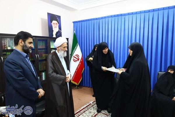 نشست فعالان فرهنگی بنیاد عفاف و حجاب دفتر نماینده ولی فقیه در مازندران با آیت الله محمد باقر  محمدی لائینی  در ساری