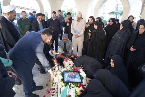 استقبال گرم مسئولان و مردم از خانواده شهید «مصیب پیری زیرکوهی»