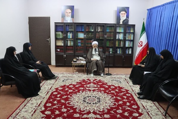 دیدار  آیت الله لائینی نماینده ولی فقیه در مازندران با مدیرکل امور بانوان و خانواده استانداری