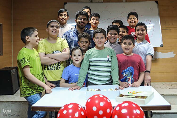 کلاس درس قرآن؛ کودک و شادی