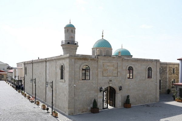 مسجد تاریخی باکو به روی نمازگزاران بازگشایی شد + فیلم و عکس