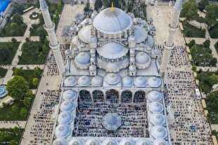 حضور مسلمانان ترکیه، آذربایجان و آلمان در نماز عید قربان