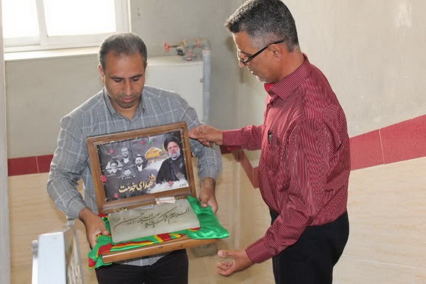 مراسم تبرک از سنگ قبر امام حسین (ع) و پرچم ابوالفضل (ع)