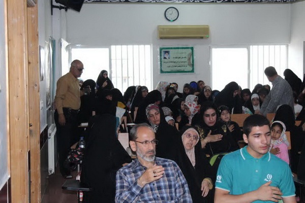 مراسم تبرک از سنگ قبر امام حسین (ع) و پرچم ابوالفضل (ع)