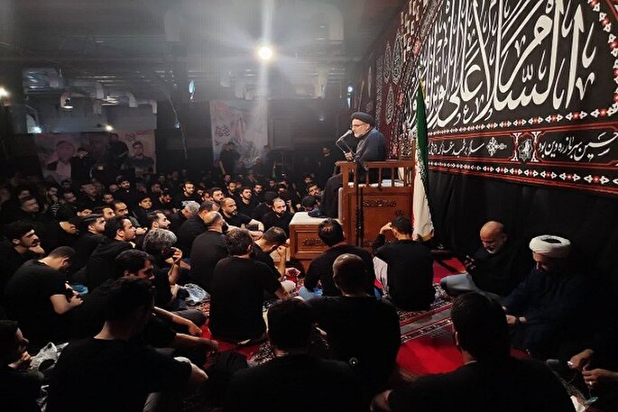 سلوک قرآنی رهبر معظم انقلاب، الگویی برای جوانان است