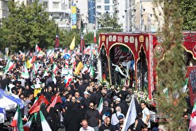 جلوه‌گری چهره هزاران پیروز جنگ در تهران
