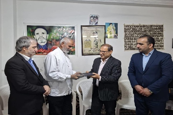 دیدار عیسی قاسمی‌طوسی، معاون توسعه مدیریت و منابع استانداری مازندران با جانباز دفاع مقدس