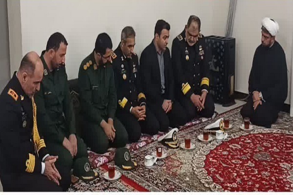 بازدید فرمانده کل نیروی دریایی ارتش از منزل تازهاحداث مددجوی کمیته امداد در نوشهر بازدید فرمانده کل نیروی دریایی ارتش از منزل تازهاحداث مددجوی کمیته امداد در نوشهر
