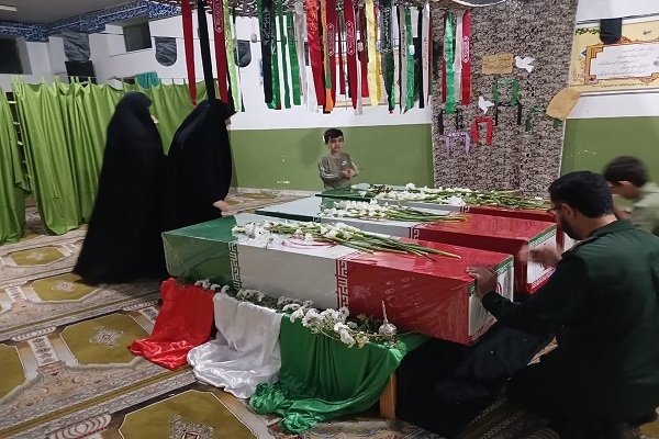 کاروان آلاله‌های زهرایی نوشهر را معطر به نور و معنویت کرد