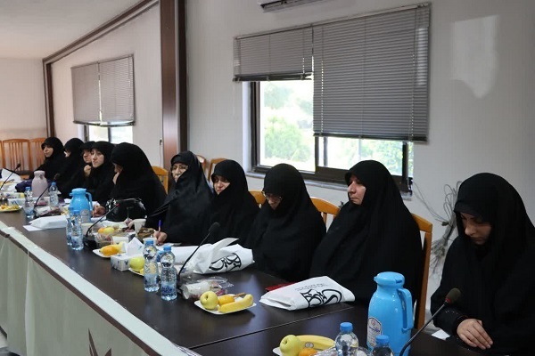 نور اربعین؛ راهنمای وحدت، ولایت‌مداری و مقابله با جنگ‌ ترکیبی