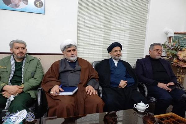 نشست  خیّران هادی‌شهر با حضور امام‌جمعه و جمعی از نیکوکاران