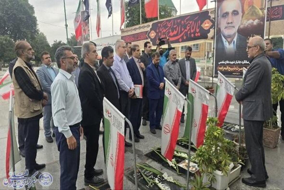 آیین گل افشانی مزار خبرنگار شهید هادی باغبانی شهید مدافع حرم