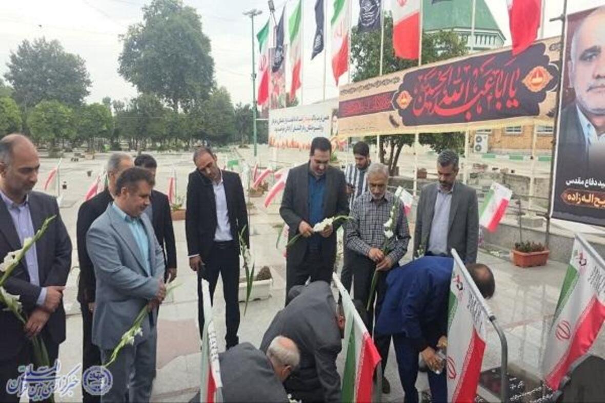 آیین گل افشانی مزار خبرنگار شهید هادی باغبانی شهید مدافع حرم