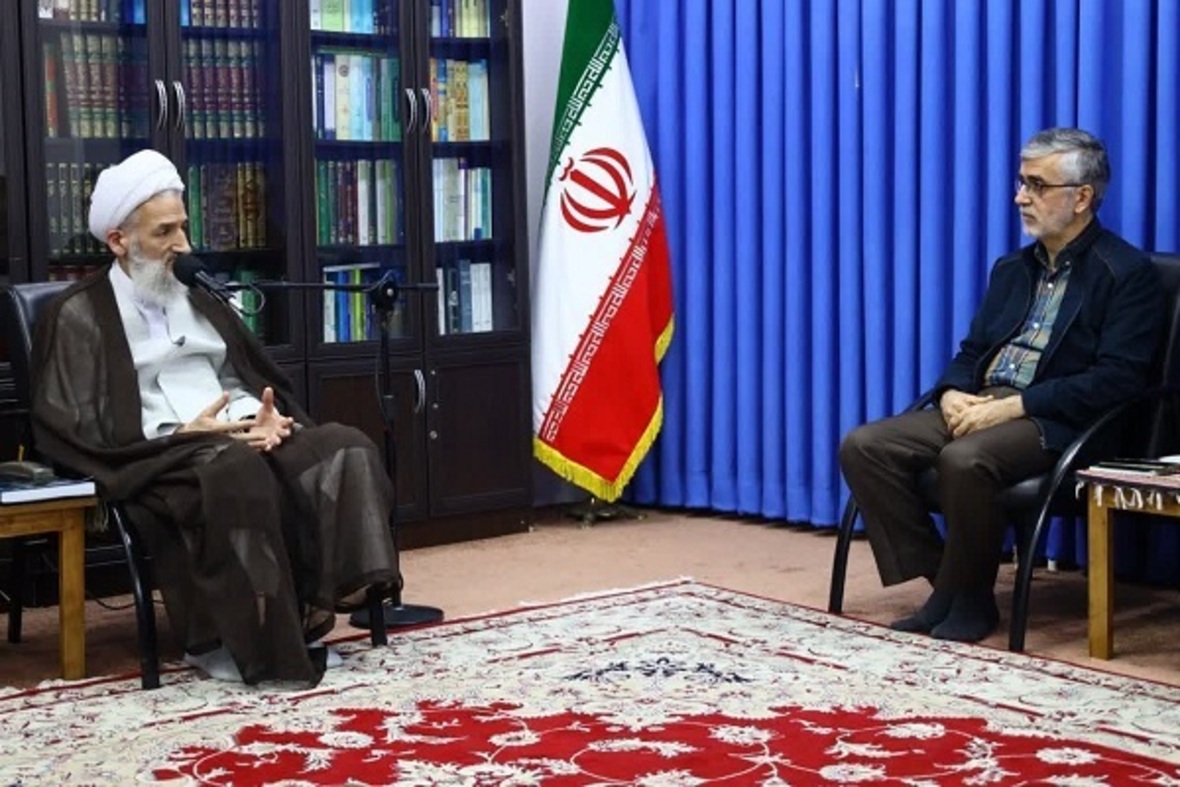 دیدار نماینده ولی فقیه در مازندران با مدیرکل و معاونان بیمه سلامت استان