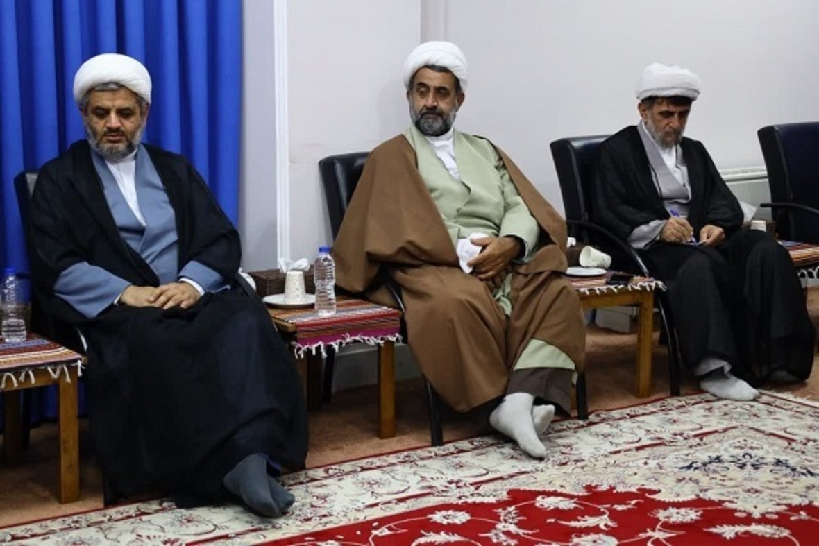 دیدار نماینده ولی فقیه در مازندران با مدیرکل و معاونان مرکز خدمات حوزه‌های علمیه استان گیلان