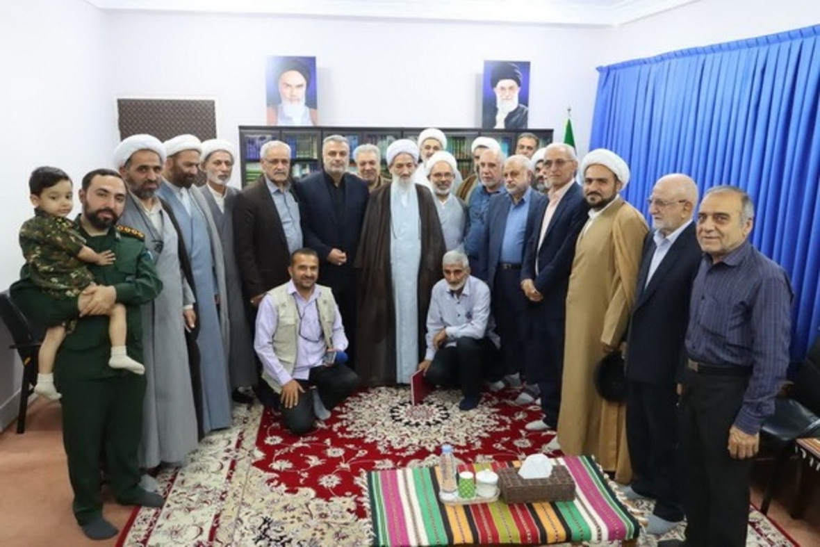 دیدار اعضای برگزاری یادواره شهدای دودانگه با آیت الله لائینی