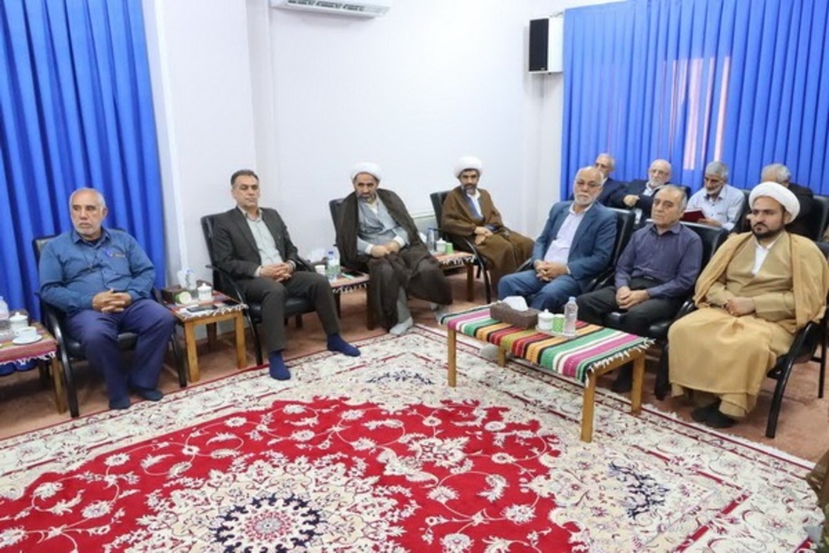 دیدار اعضای برگزاری یادواره شهدای دودانگه با آیت الله لائینی