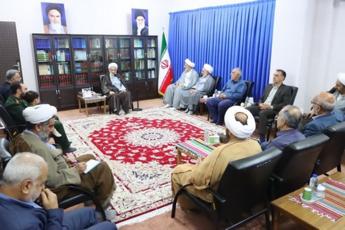 دیدار اعضای برگزاری یادواره شهدای دودانگه با آیت الله لائینی