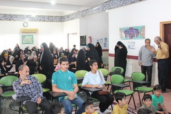 مراسم تبرک از سنگ قبر امام حسین (ع) و پرچم ابوالفضل (ع)