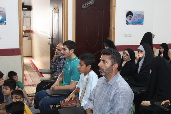 مراسم تبرک از سنگ قبر امام حسین (ع) و پرچم ابوالفضل (ع)