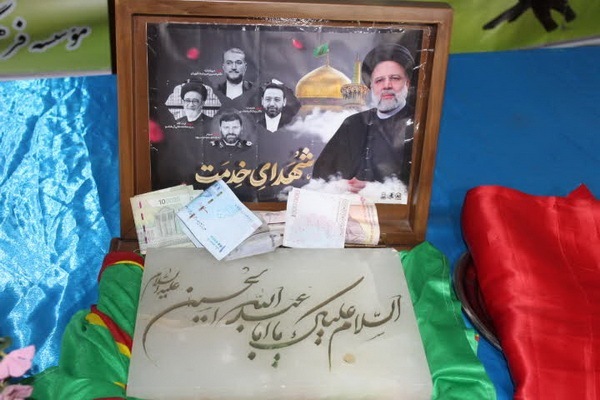 مراسم تبرک از سنگ قبر امام حسین (ع) و پرچم ابوالفضل (ع)