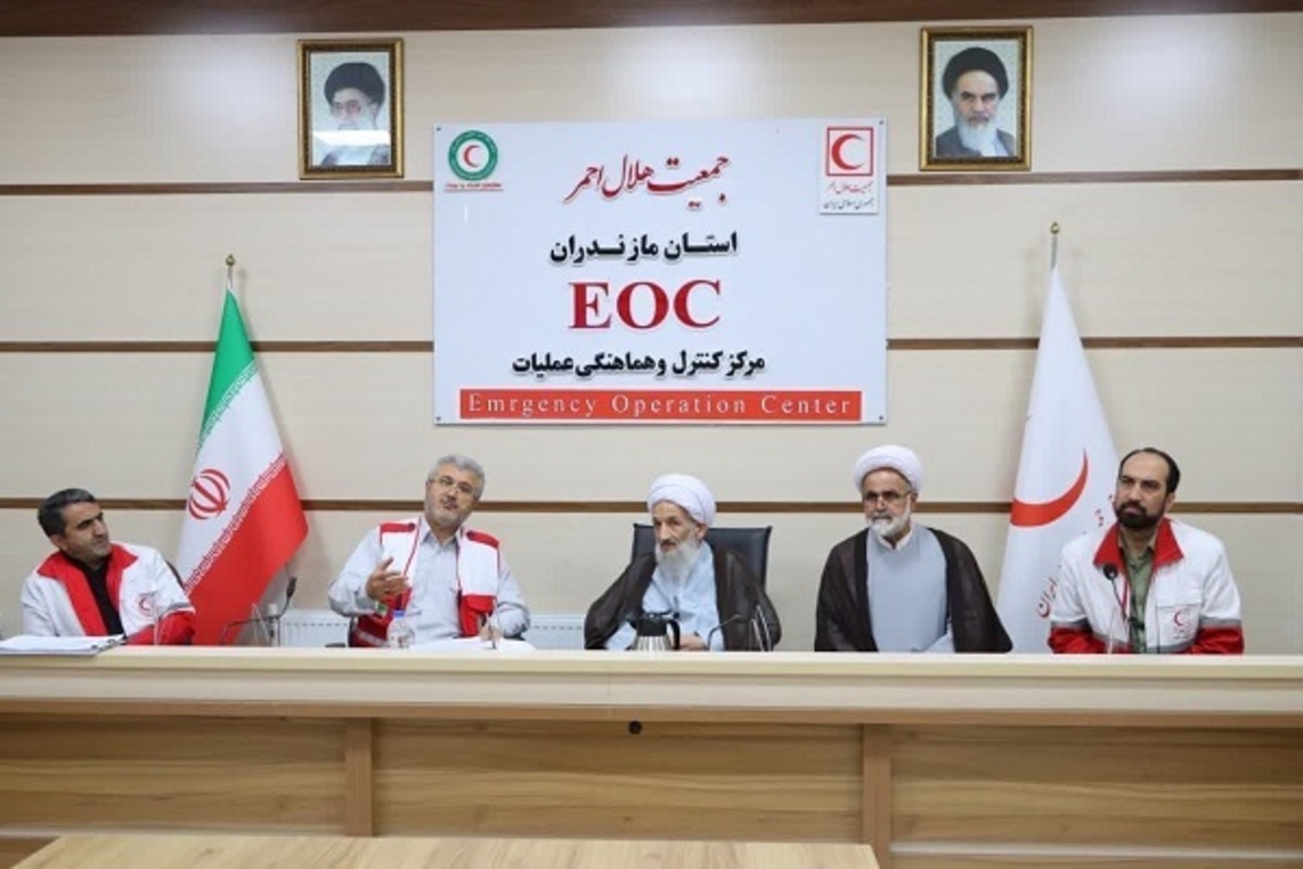 حضور آیت‌الله محمد باقر محمدی لائینی در مرکز کنترل و هماهنگی عملیات هلال احمر مازندران