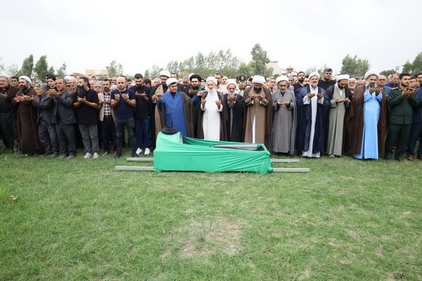 اقامه نماز بر پیکر حجت‌الاسلام والمسلمین حاج سید جمال موسوی پدر بزرگوار شهید والامقام سید جواد موسوی