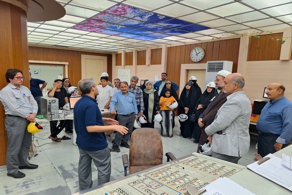 بازدید خانوادگی کارکنان نهاد ریاست جمهوری از نیروگاه شهید سلیمی نکا در قالب اردوی راهیان پیشرفت