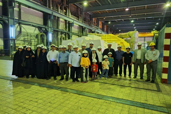 بازدید خانوادگی کارکنان نهاد ریاست جمهوری از نیروگاه شهید سلیمی نکا در قالب اردوی راهیان پیشرفت